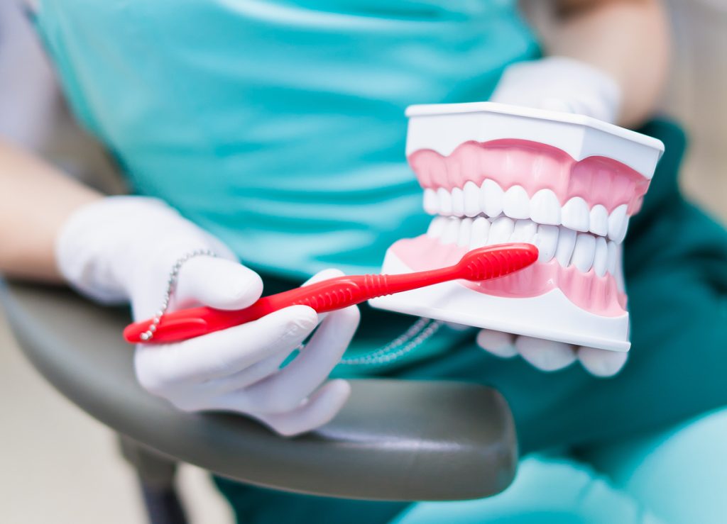Cleaning Dentures